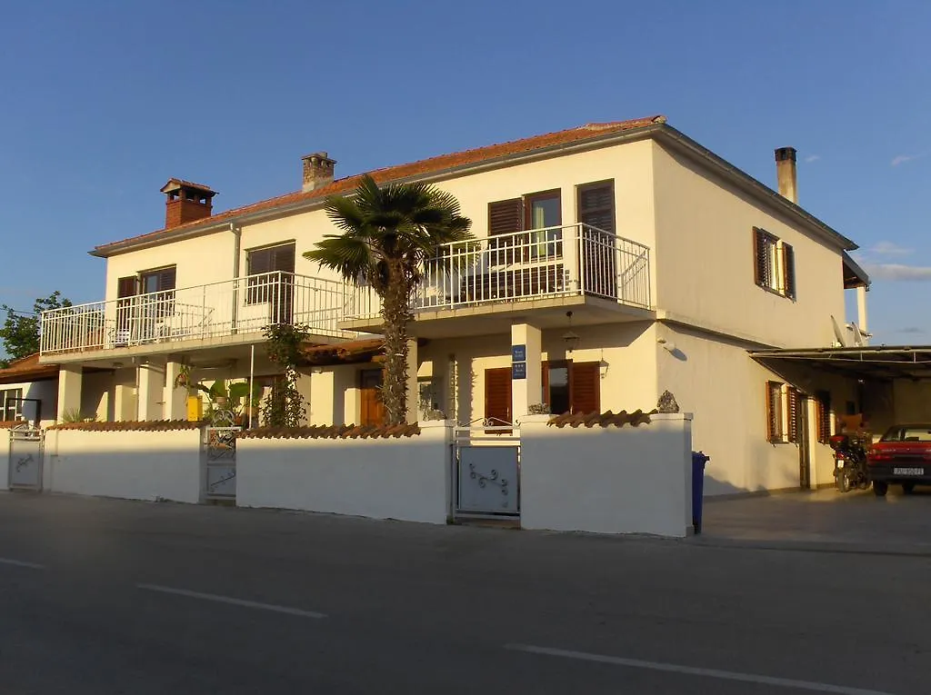 ゲストハウス Apartments Ljubica ロヴィニ