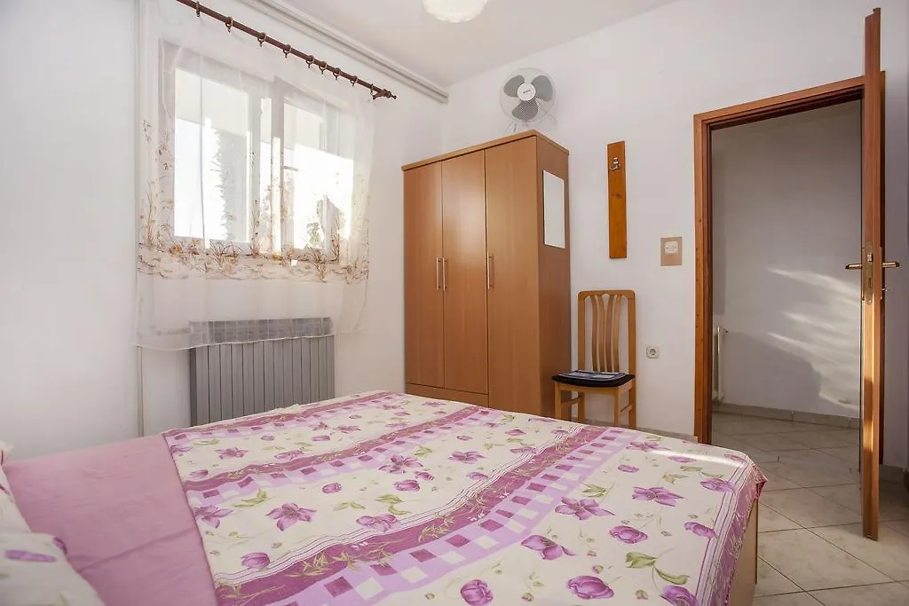 Apartments Ljubica ロヴィニ クロアチア